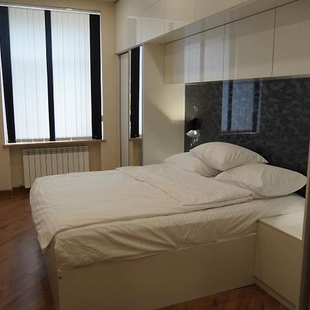 Lovely, Newly Remodeled Apartment In Yerevan! Exterior photo