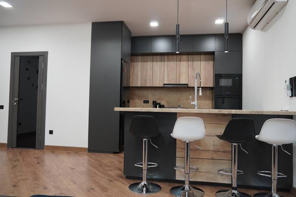 Lovely, Newly Remodeled Apartment In Yerevan! Exterior photo