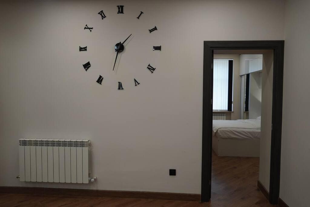 Lovely, Newly Remodeled Apartment In Yerevan! Exterior photo