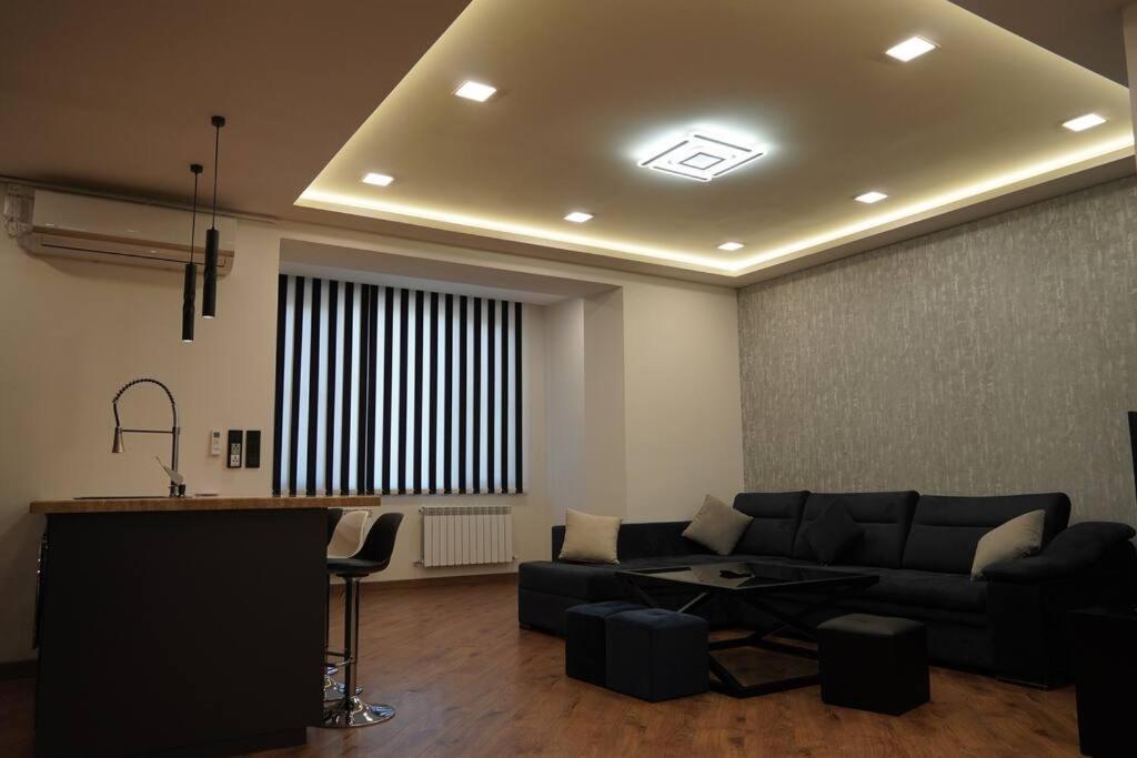 Lovely, Newly Remodeled Apartment In Yerevan! Exterior photo