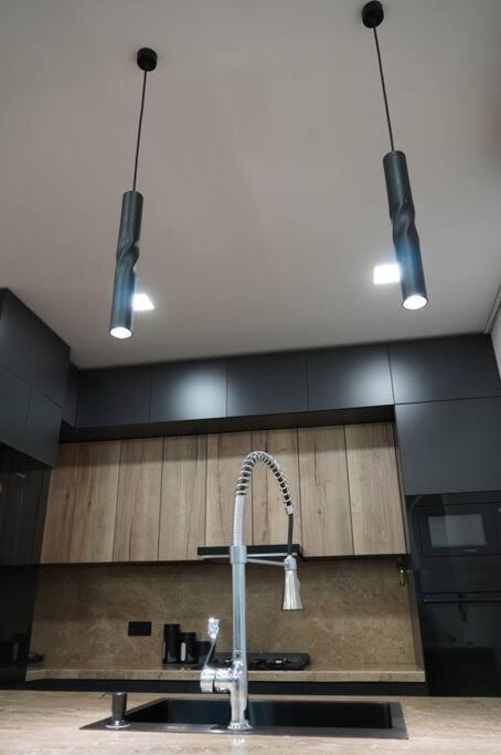 Lovely, Newly Remodeled Apartment In Yerevan! Exterior photo
