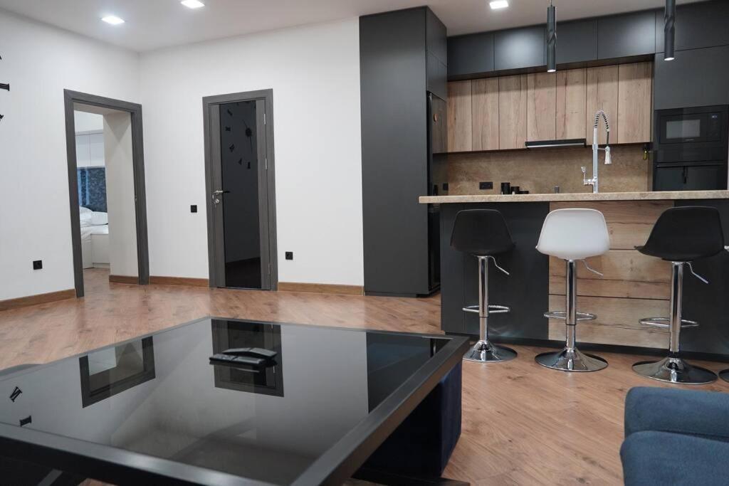 Lovely, Newly Remodeled Apartment In Yerevan! Exterior photo
