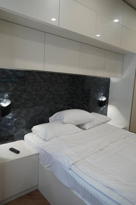 Lovely, Newly Remodeled Apartment In Yerevan! Exterior photo