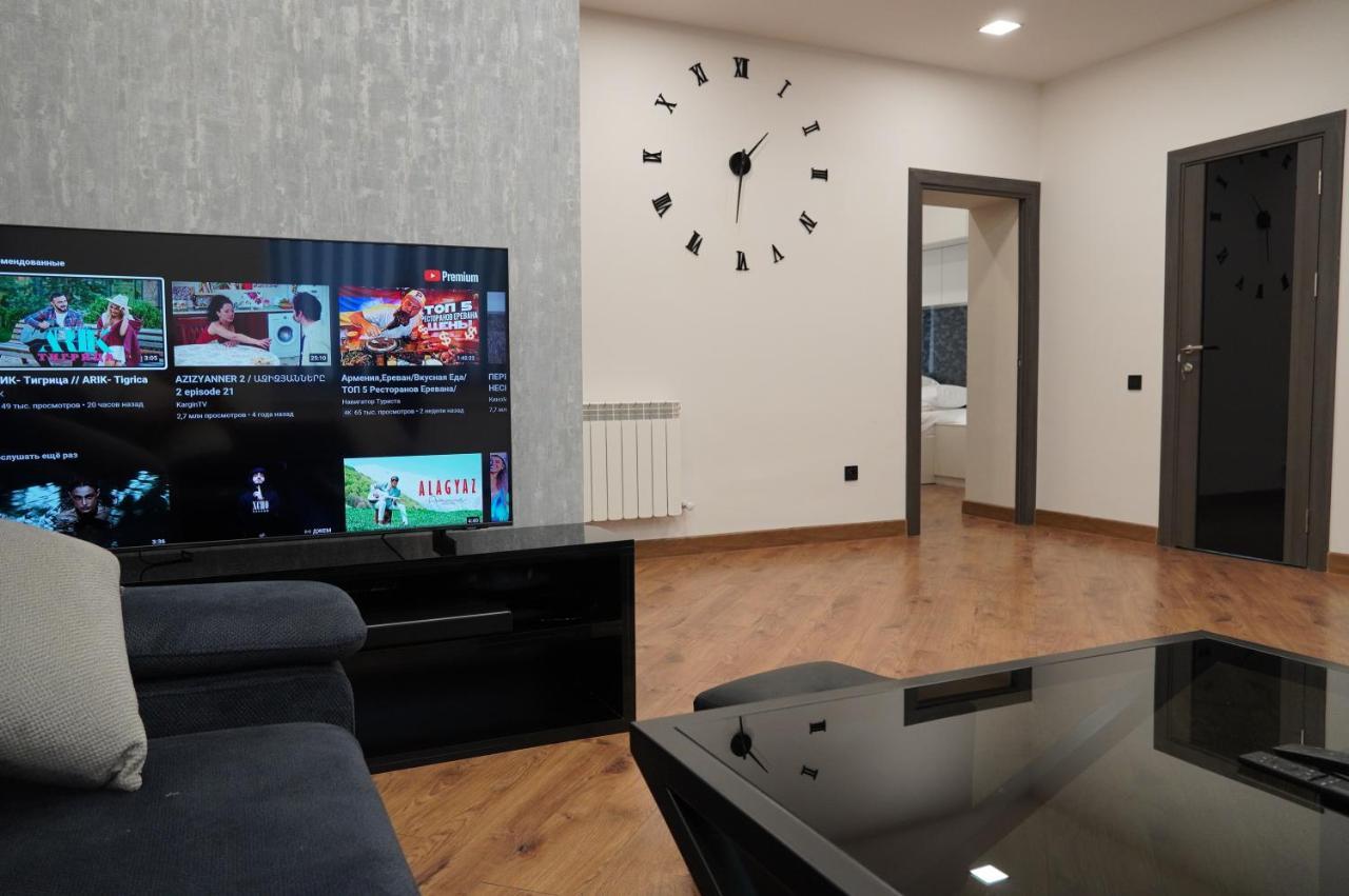 Lovely, Newly Remodeled Apartment In Yerevan! Exterior photo